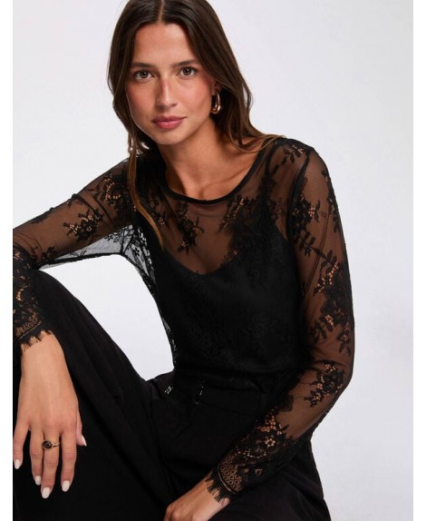 Camiseta encaje negra